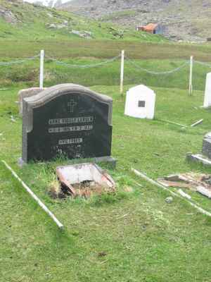 Grave of LARSEN, Arne Vigulf